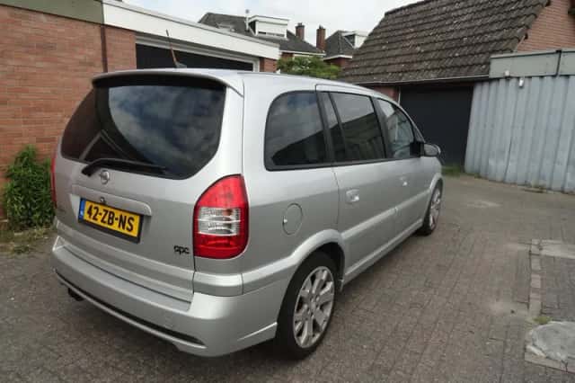 Opel Zafira (2002) thumbnail 4
