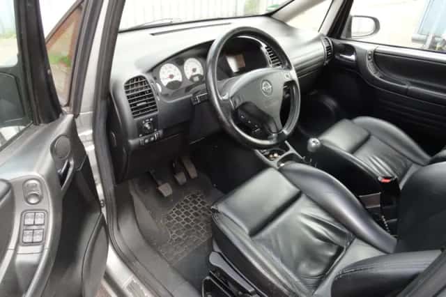 Opel Zafira (2002) thumbnail 8
