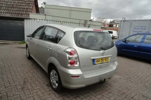 Toyota Verso (2008) thumbnail 5