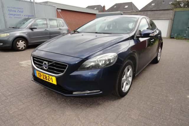 Volvo V40 (2012) thumbnail 1