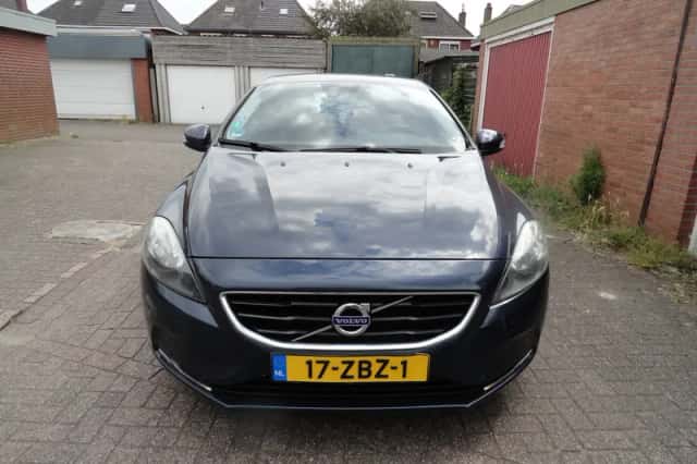 Volvo V40 (2012) thumbnail 3