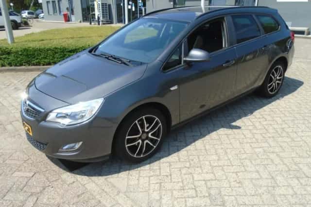 Opel Astra (2012) thumbnail 1
