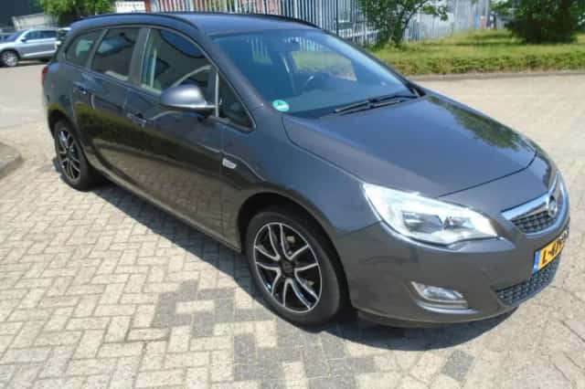 Opel Astra (2012) thumbnail 2