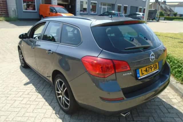 Opel Astra (2012) thumbnail 4