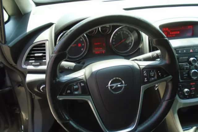 Opel Astra (2012) thumbnail 6
