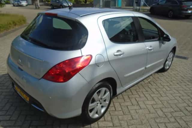 Peugeot 308 (2011) thumbnail 3