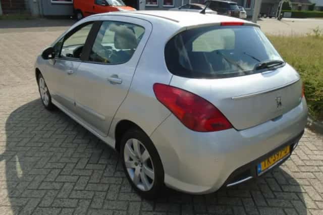Peugeot 308 (2011) thumbnail 4