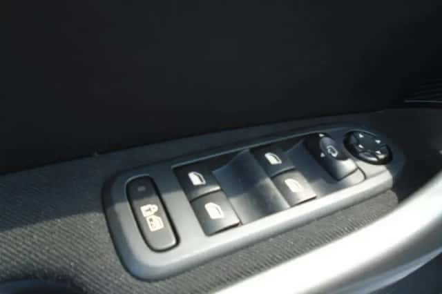 Peugeot 308 (2011) thumbnail 6