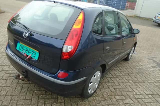 Nissan Almera Tino (2005) thumbnail 3