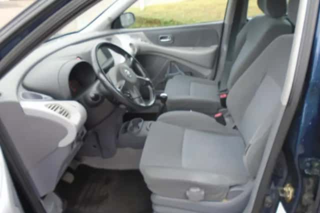 Nissan Almera Tino (2005) thumbnail 5