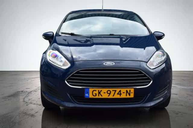 Ford Fiesta (2015) thumbnail 3
