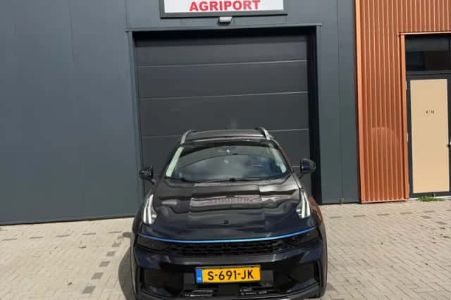 Lynk & Co 01 (2023) thumbnail 1
