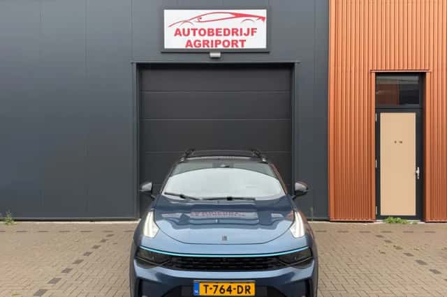 Lynk & Co 01 (2023) thumbnail 1