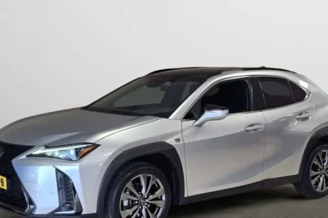 Lexus UX (2024) thumbnail 1