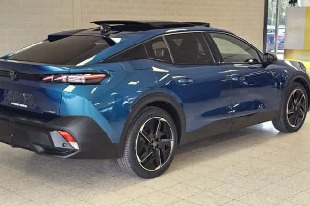 Peugeot 408 (2024) thumbnail 5
