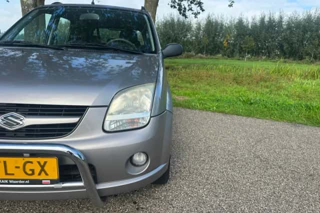 Suzuki Ignis (2003) thumbnail 3