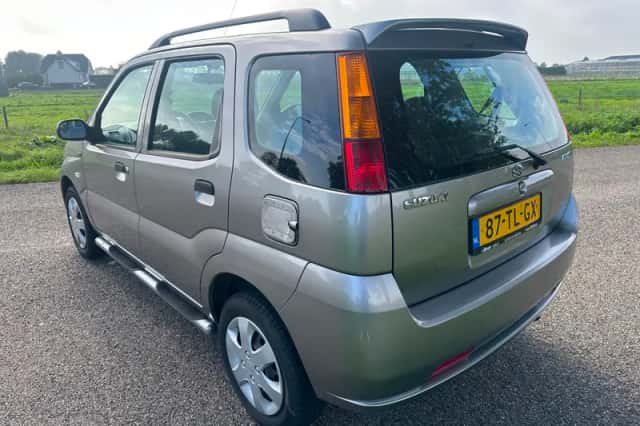 Suzuki Ignis (2003) thumbnail 5