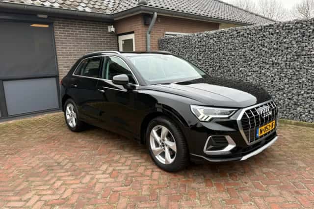 Audi Q3 (2021) thumbnail 2
