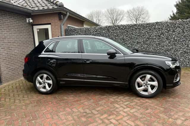 Audi Q3 (2021) thumbnail 3