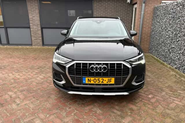 Audi Q3 (2021) thumbnail 4