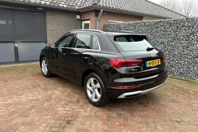 Audi Q3 (2021) thumbnail 5