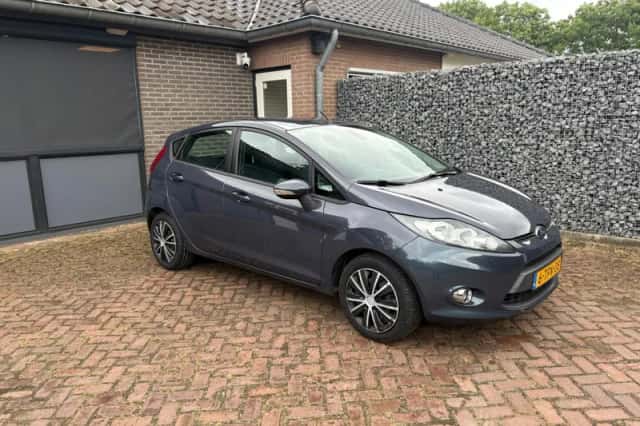 Ford Fiesta (2012) thumbnail 2