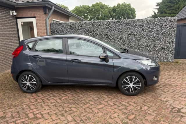 Ford Fiesta (2012) thumbnail 3