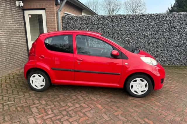 Peugeot 107 (2011) thumbnail 4