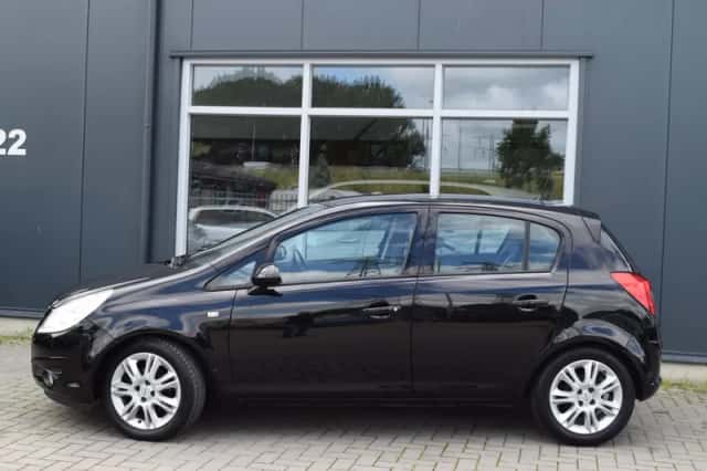 Opel Corsa (2008) thumbnail 2