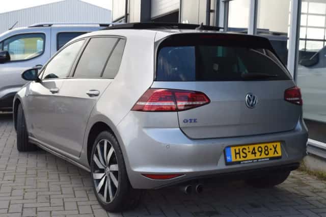 Volkswagen Golf (2015) thumbnail 1