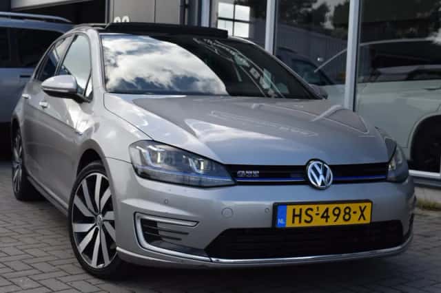 Volkswagen Golf (2015) thumbnail 2