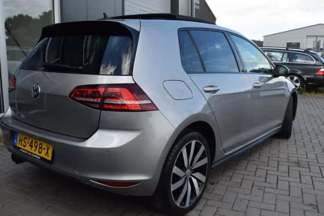Volkswagen Golf (2015) thumbnail 5