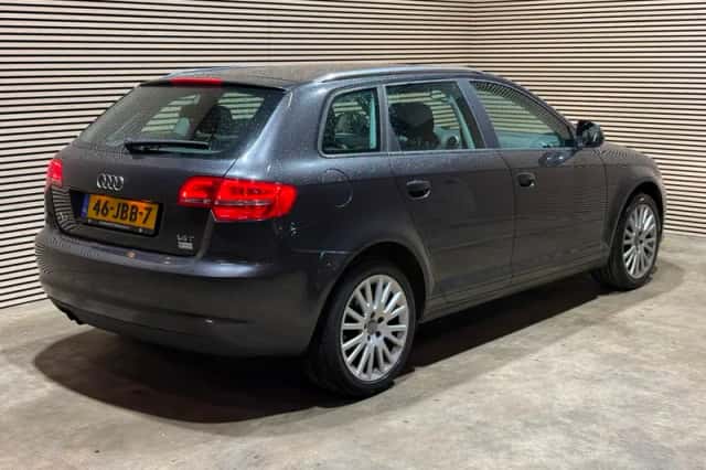 Audi A3 (2009) thumbnail 2