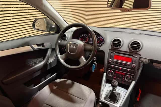Audi A3 (2009) thumbnail 3