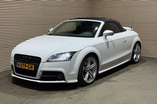 Audi TT (2012) thumbnail 3