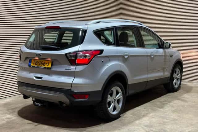 Ford Kuga (2018) thumbnail 3