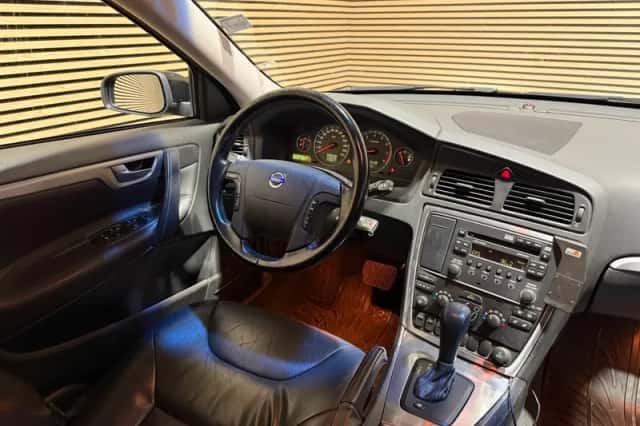 Volvo V70 (2005) thumbnail 4
