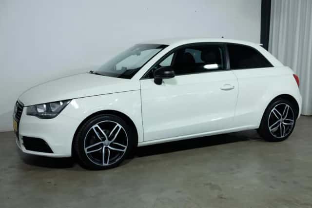 Audi A1 (2011) thumbnail 3