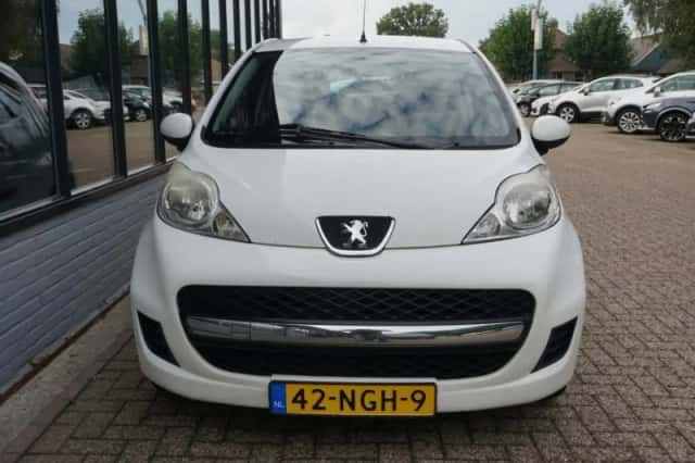 Peugeot 107 (2010) thumbnail 3