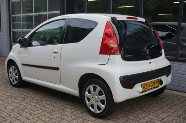 Peugeot 107 (2010) thumbnail 5