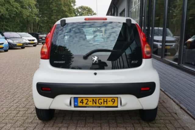 Peugeot 107 (2010) thumbnail 6