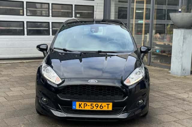 Ford Fiesta (2016) thumbnail 2