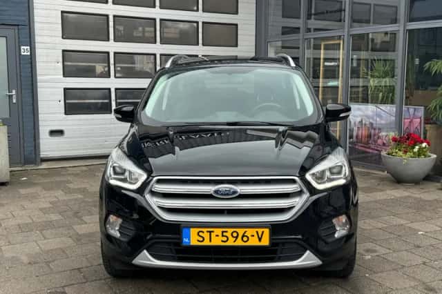 Ford Kuga (2018) thumbnail 2