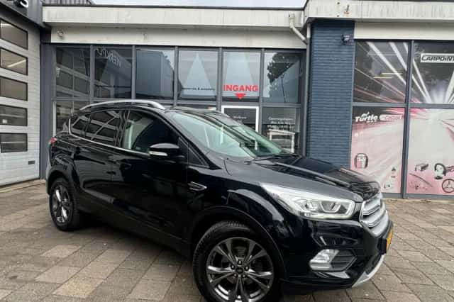 Ford Kuga (2018) thumbnail 3