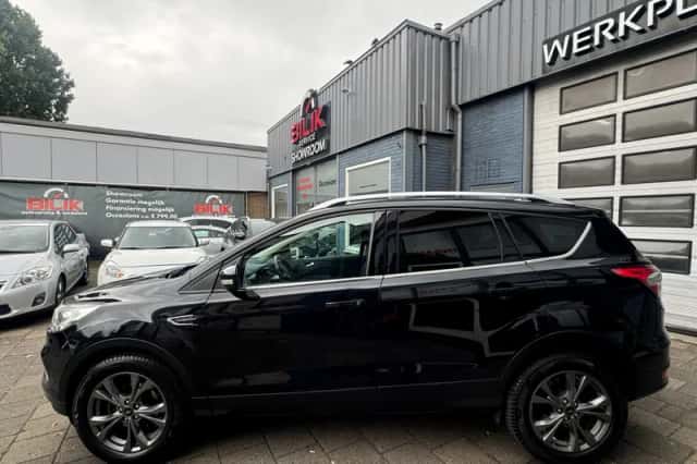 Ford Kuga (2018) thumbnail 5