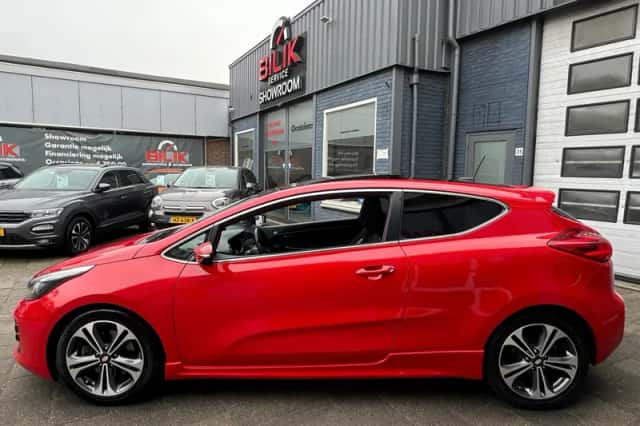 Kia Pro Cee'd (2016) thumbnail 5