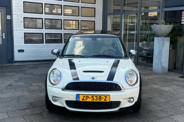MINI Cooper S (2009) thumbnail 2