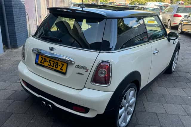 MINI Cooper S (2009) thumbnail 5