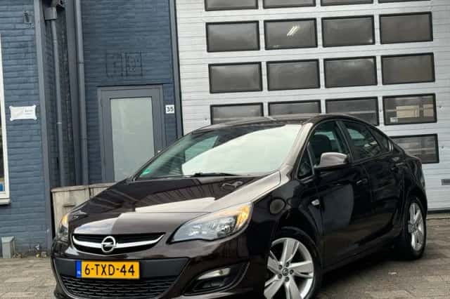 Opel Astra (2014) thumbnail 1