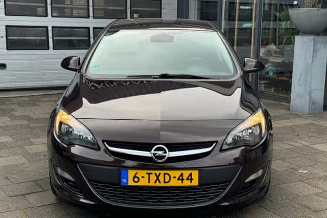 Opel Astra (2014) thumbnail 2